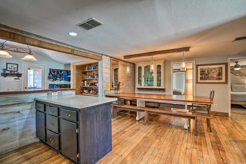 Families Welcome! 'Guadalupe River Lodge' w/ Dock House in Seguin