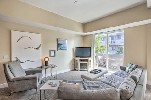 Grand Haven Condo w/ Patio < 1 Mi to Downtown Apartment in Grand Haven