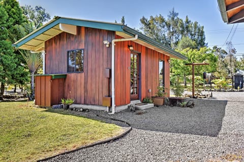 Cozy Volcano Studio w/ Phenomenal Rainforest Views Apartment in Fern Forest