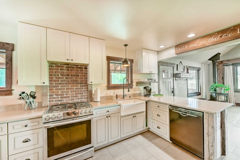 Gunnison Retreat ~ 3 Mi to Western CO University! House in Gunnison