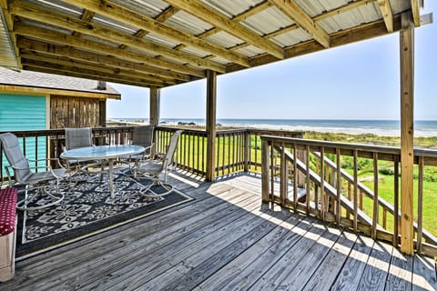 Galveston Beach House w/ Private Deck & Gulf Views House in Hitchcock
