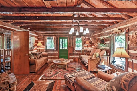 Private Getaway on 270 Acres w/ Lake: Swim & Canoe House in Ozark Mountains