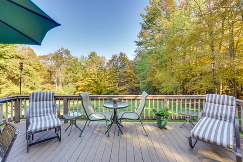 Tranquil 3 BR Stockbridge House w/ Private Deck! House in Stockbridge
