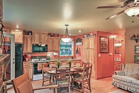 Secluded Birnamwood Cottage w/ Deck & River Views! Cottage in Wisconsin