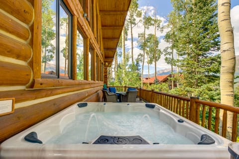 Ski-In/Ski-Out Telluride Home w/ Deck & Hot Tub! House in Mountain Village
