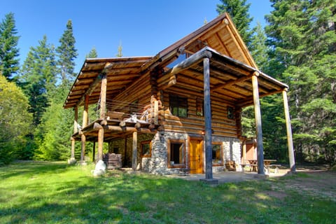 Cozy Easton Cabin w/ Wenatchee Nat'l Forest Views! House in Easton