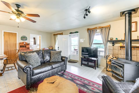 Quiet Pagosa Springs Cabin: Lake & Mountain Views! House in Colorado