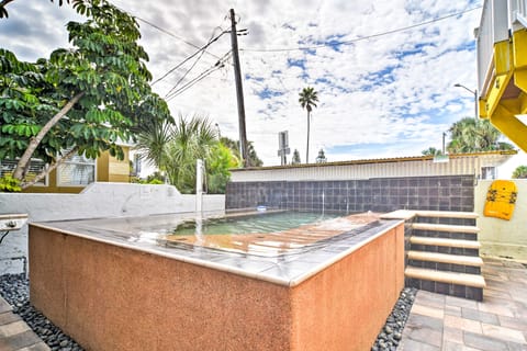 'Driftwood Beach Suite' - Walk to Clearwater Bch House in Clearwater Beach