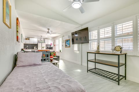 'Driftwood Beach Suite' - Walk to Clearwater Bch House in Clearwater Beach