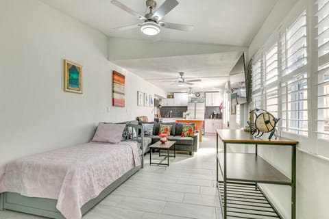 'Driftwood Beach Suite' - Walk to Clearwater Bch House in Clearwater Beach