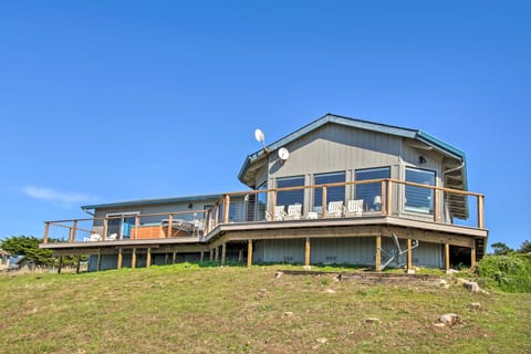 Spectacular Ocean View Retreat w/ Hot Tub House in Mendocino County