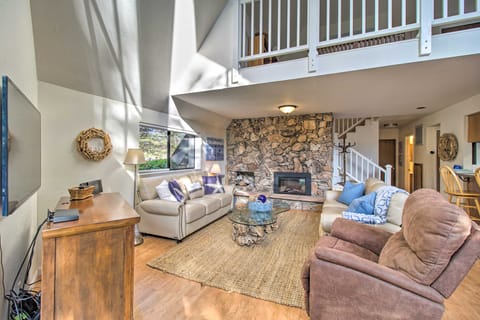 Spacious Redwood Retreat w/ Hidden Hot Tub House in Mendocino County