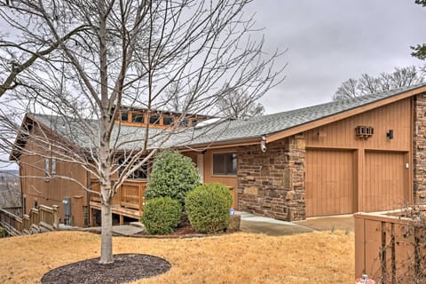 Beautiful Central Fayetteville Townhome w/ Views! Apartment in Fayetteville