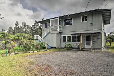 Tropical Volcano Bungalow < 4 Mi to Nat'l Park! House in Volcano