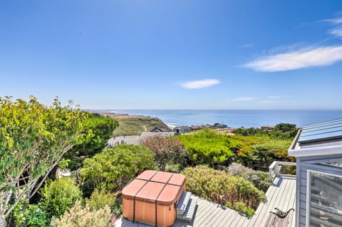 Oceanfront Irish Beach 'Sea Haven' Home w/ Hot Tub House in Mendocino County