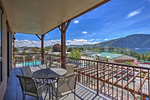 Modern Manson Condo w/ Pool & Lake Chelan Views! Apartment in Manson