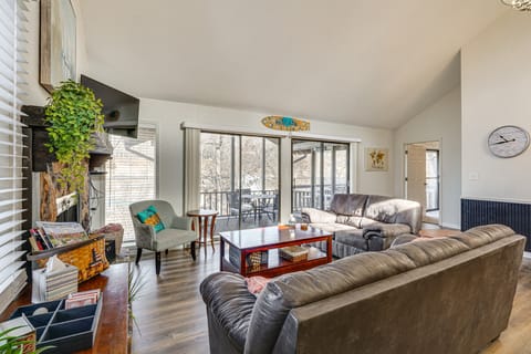 Osage Beach Getaway - 1 Mi to Margaritaville Fun! House in Lake of the Ozarks