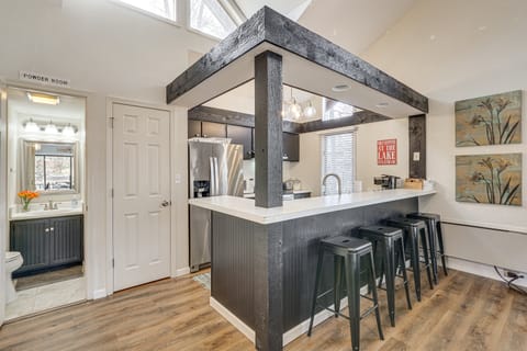 Osage Beach Getaway - 1 Mi to Margaritaville Fun! House in Lake of the Ozarks