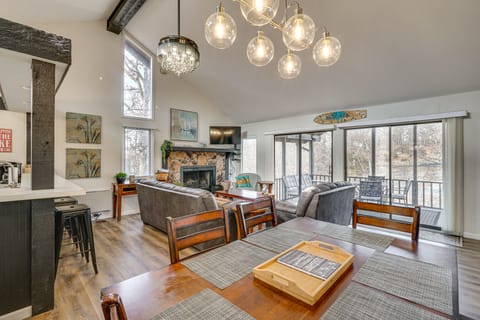 Osage Beach Getaway - 1 Mi to Margaritaville Fun! House in Lake of the Ozarks