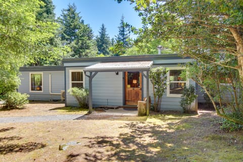 Hike to the Coast! Log Cabin on 5 Acres in Bandon House in Oregon