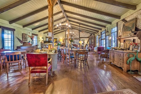 Lodge on Lake Siesta: Spacious La Grange Retreat! House in Texas