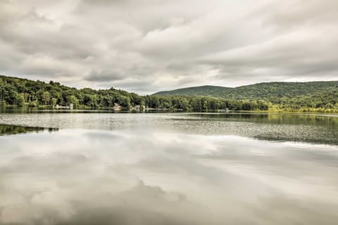 Rustic Berkshires Cottage at Lake Buel w/ Kayaks! Cottage in Lake Buel