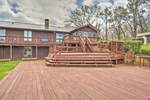 Monticello Home w/ Multi-Level Deck on 2 Acres! House in Lake Cumberland