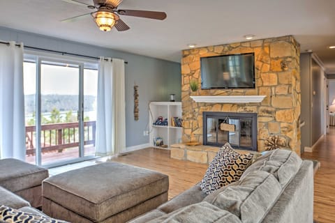 Monticello Home w/ Multi-Level Deck on 2 Acres! House in Lake Cumberland