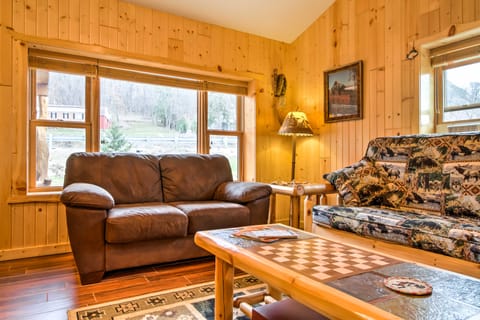 Cabin by the River: Visited by Treehouse Masters! House in Iowa