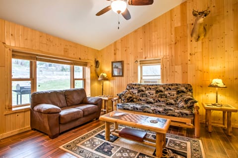 Cabin by the River: Visited by Treehouse Masters! House in Iowa