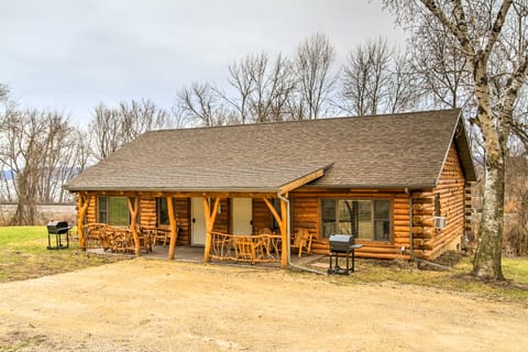 Cabin by the River: Visited by Treehouse Masters! House in Iowa