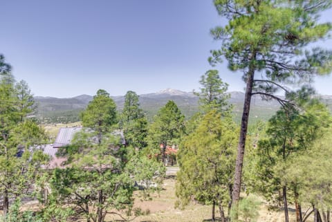 'Moondance' Ruidoso Retreat w/ Hot Tub & Views! House in Ruidoso
