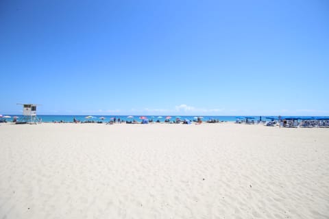 Walk to Beach & Marina: Singer Island Condo Apartment in Riviera Beach