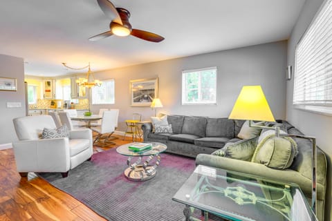 Walk to Beach & Marina: Singer Island Condo Apartment in Riviera Beach