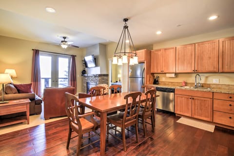 Ski-In/Ski-Out Access: Mtn-View Granby Condo! Apartment in Granby