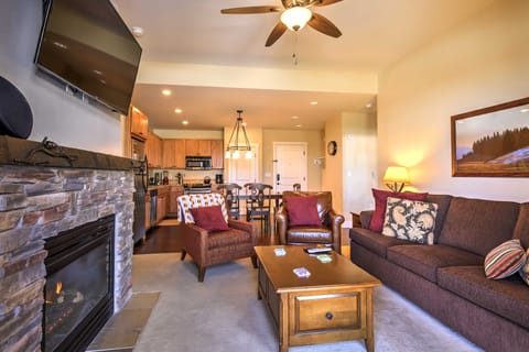 Ski-In/Ski-Out Access: Mtn-View Granby Condo! Apartment in Granby