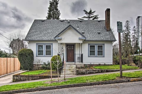 Central Eugene House w/ Updated Interior & Yard! House in Eugene