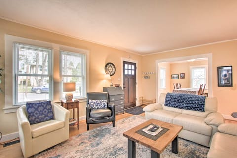 Central Eugene House w/ Updated Interior & Yard! House in Eugene