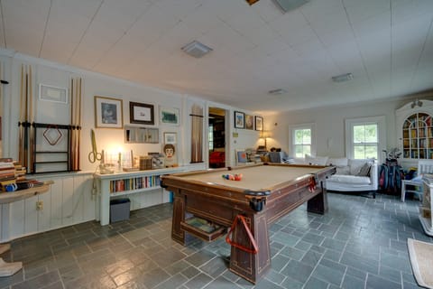 Gorgeous Victorian-Style House w/ Hilltop Pool! Villa in Vermont