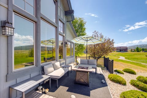 Grand Elk Golf Club On-Site: Mtn-View Home w/ Deck House in Granby