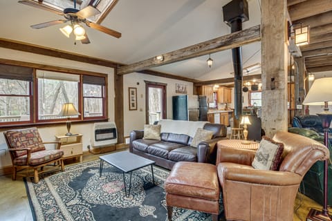 Jasper '7 Timbers' Cabin on 10 Acres w/ a Creek! House in Georgia