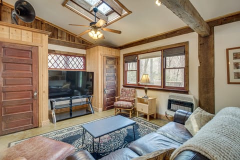 Jasper '7 Timbers' Cabin on 10 Acres w/ a Creek! House in Georgia