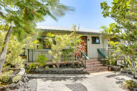 Ocean-View Bungalow: Walk to Pebbles Beach! House in South Kona