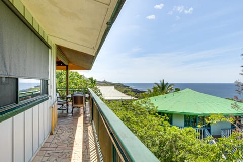 Ocean-View Bungalow: Walk to Pebbles Beach! House in South Kona