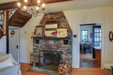 Authentic 1912 Adirondack Lake Camp w/ Fire Pit House in Capital District, NY, USA