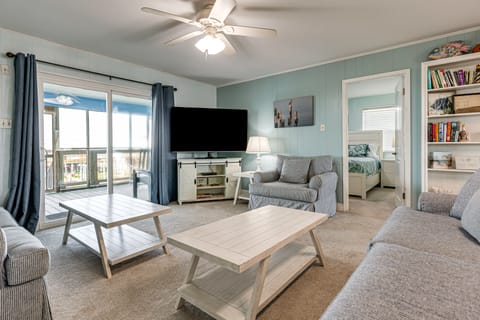 Waterfront Dauphin Island Home w/ Deck & Boat Dock House in Dauphin Island