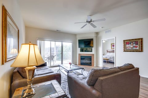 Lakefront Osage Beach Condo: Dock Your Boat Here! Apartment in Osage Beach