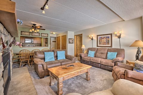 Walk to American Eagle Lift: Copper Mountain Condo Apartment in Copper Mountain