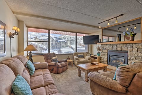Walk to American Eagle Lift: Copper Mountain Condo Apartment in Copper Mountain