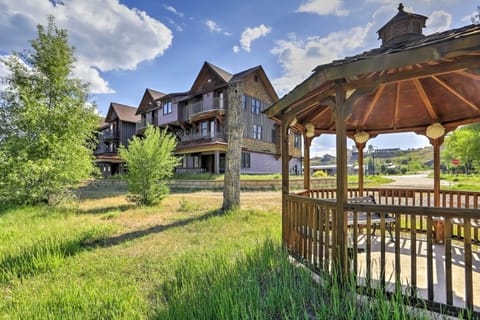 Chic Pagosa Springs Condo w/ Porch - Walk to Shops Apartment in Pagosa Springs